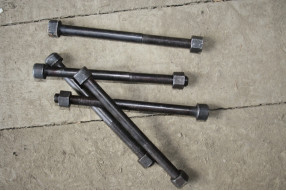 Болт центральный передней рессоры  M14 L=200 с гайкой